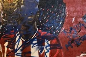 尴尬了👀尼科壁画三次被毕巴球迷损毁，今天官宣球员再留队10年